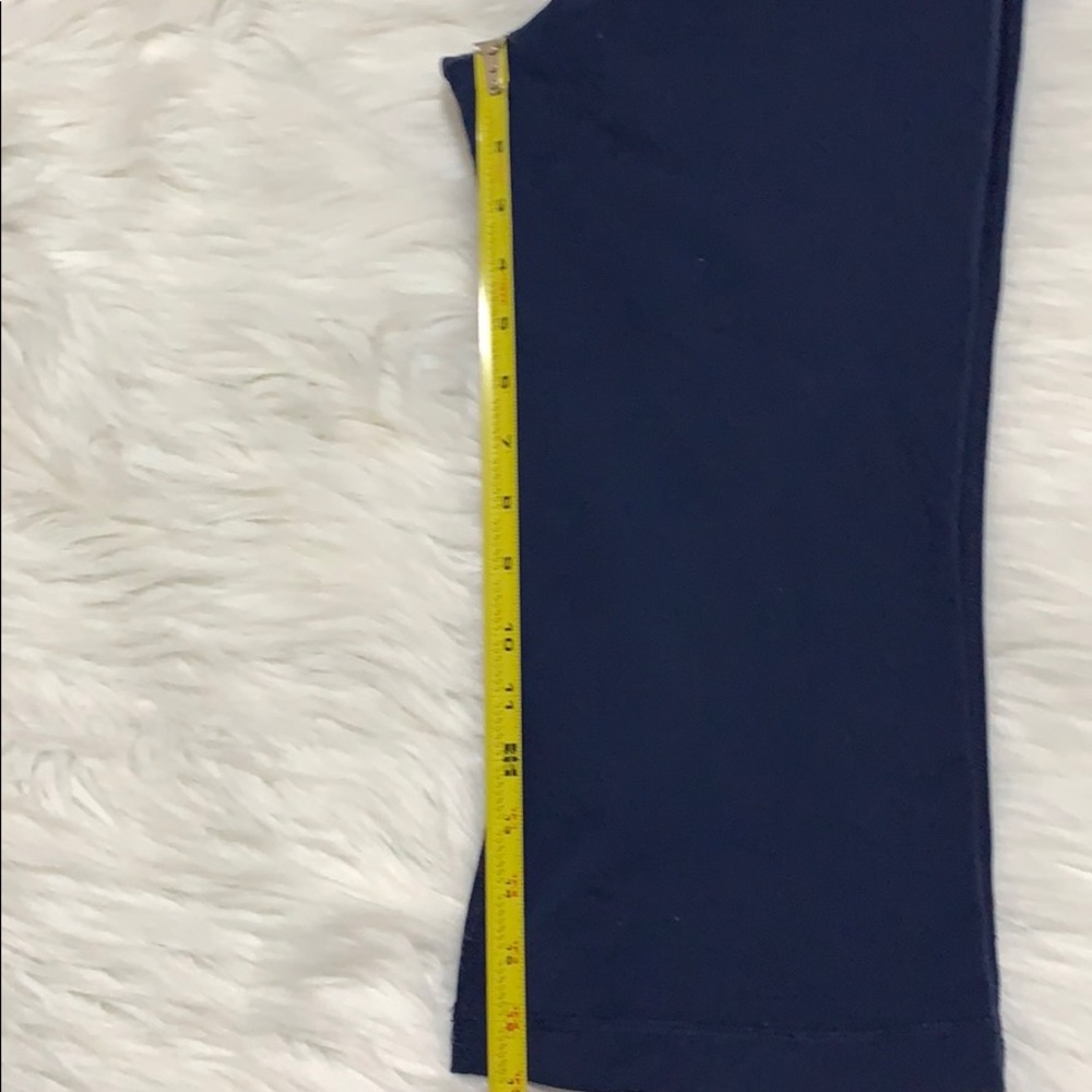 Lululemon Mid Rise Crop - Picture 3 of 5